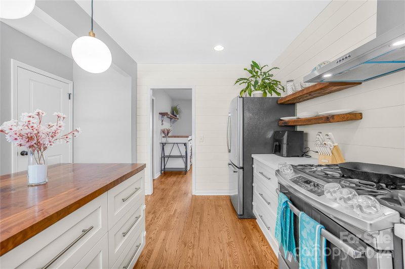 Property image 5 at 1119 Skyview Road, Charlotte, NC 28208