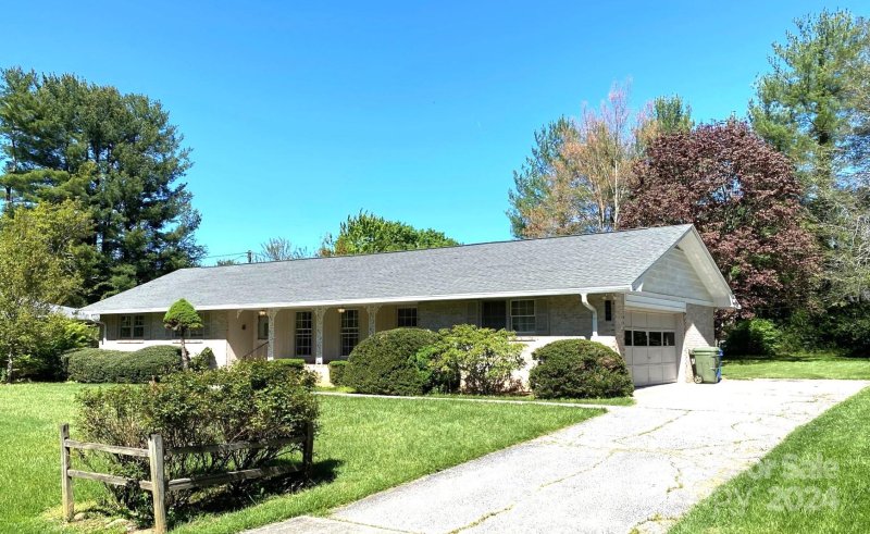 Property image 5 at 399 Balsam Road, Hendersonville, NC 28792