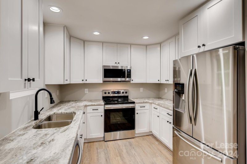 Property image 2 at 705 Berkshire Drive, Statesville, NC 28677