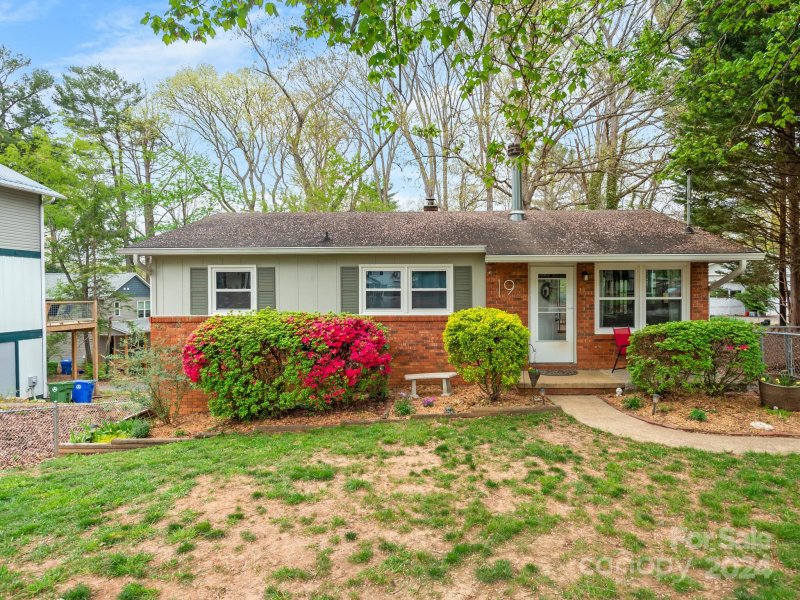 Property image 2 at 19 Evergreen Avenue, Asheville, NC 28806