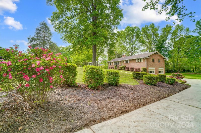 Property image 5 at 324 Fielding Road, Charlotte, NC 28214