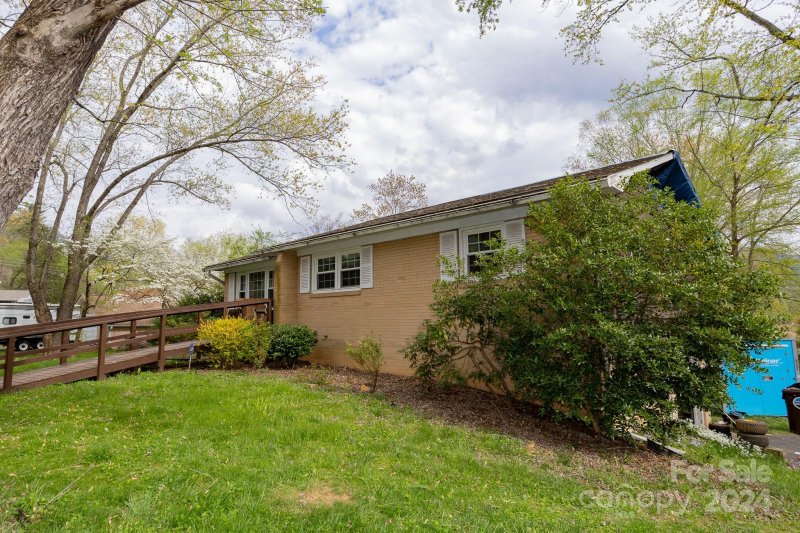 Property image 2 at 8 Sunset Lane, Swannanoa, NC 28778