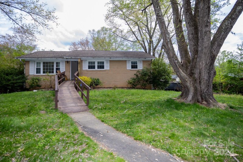 Property image 3 at 8 Sunset Lane, Swannanoa, NC 28778