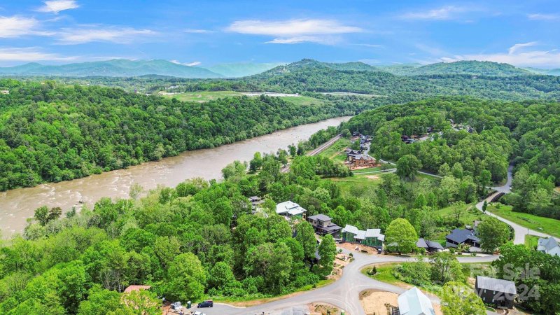 Property image 4 of 35 Olivette Crossing Parkway in Olivette, Asheville, NC 28804