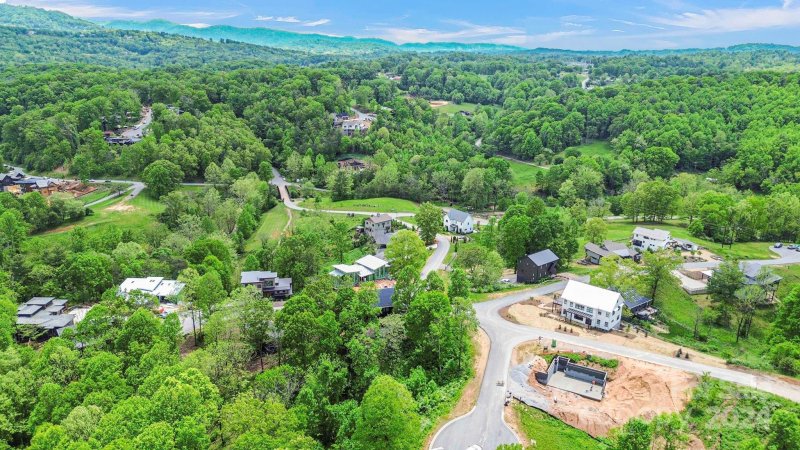 Property image 5 of 35 Olivette Crossing Parkway in Olivette, Asheville, NC 28804