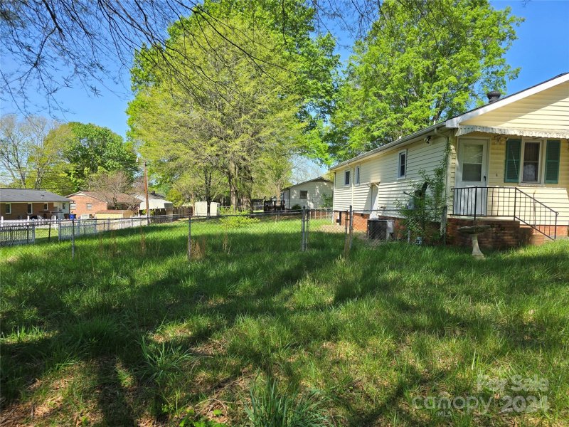 Property image 2 at 824 Laurel Street, Lincolnton, NC 28092