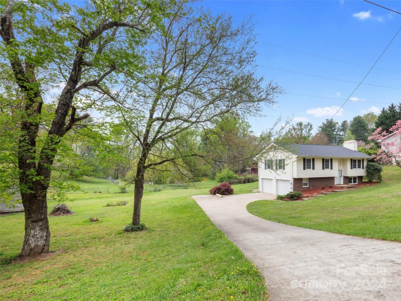 Property image 4 at 12 Woodfield Road, Arden, NC 28704