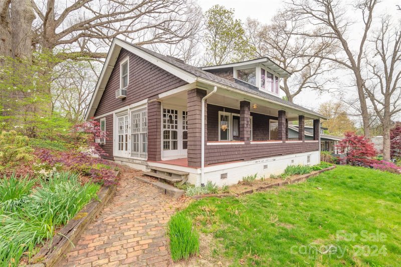 Property image 3 at 30 Linden Avenue, Asheville, NC 28801