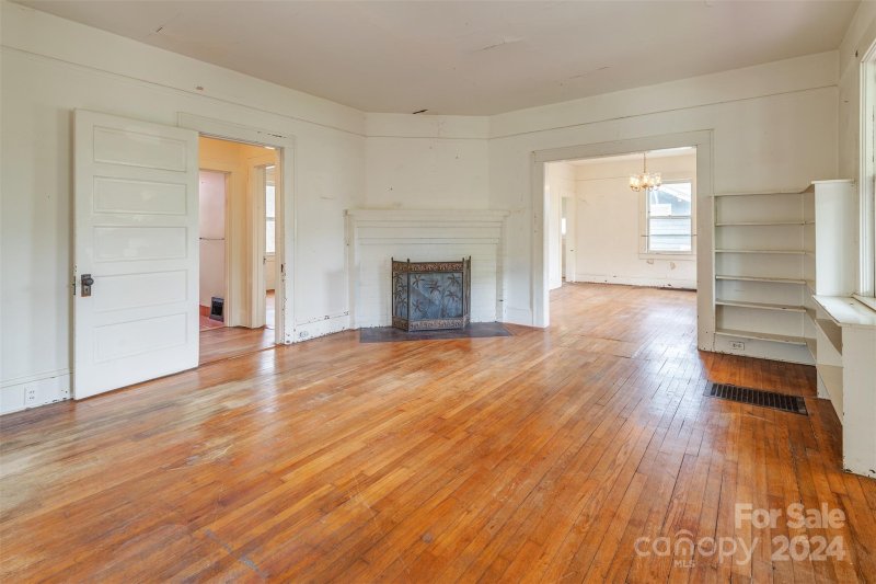 Property image 4 at 30 Linden Avenue, Asheville, NC 28801