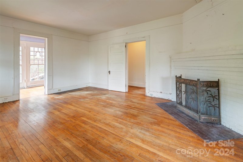 Property image 5 at 30 Linden Avenue, Asheville, NC 28801