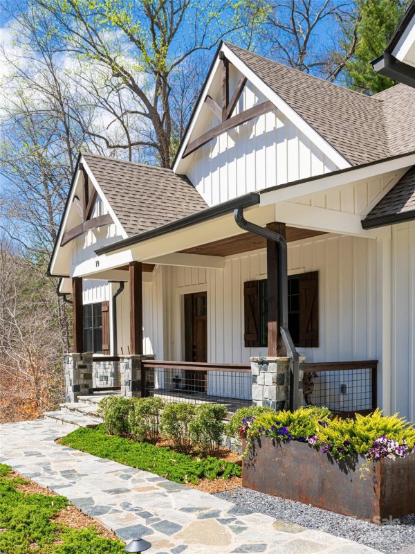 Property image 3 at 19 Twinflower Trail, Asheville, NC 28804