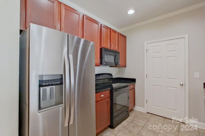 Property image 5 at 1000 E Woodlawn Road, Charlotte, NC 28209