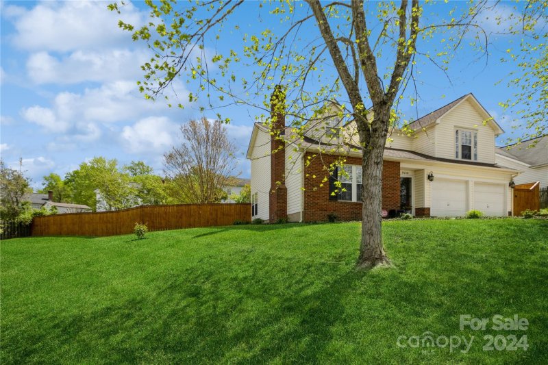 Property image 3 at 9430 Cantle Drive, Charlotte, NC 28216