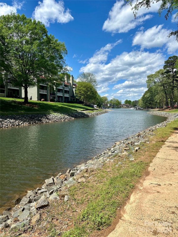 Property image 3 at 19909 Henderson Road, Cornelius, NC 28031