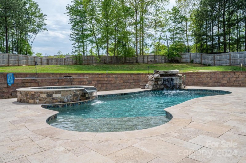 Property image 2 at 725 Heddington Court, Gastonia, NC 28056