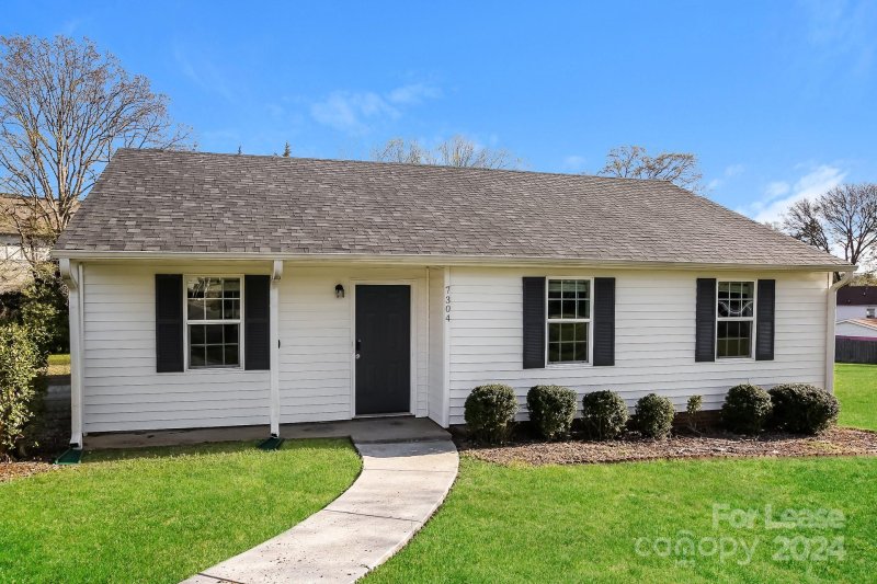 Property image 4 at 7304 Hooksett Court, Charlotte, NC 28217