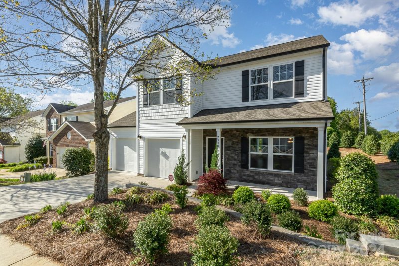 Property image 3 at 2300 Marthas Ridge Drive, Statesville, NC 28625