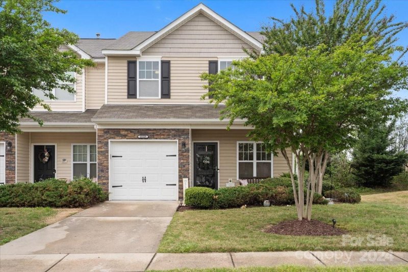 Property image 2 at 10329 Bunclody Drive, Charlotte, NC 28213