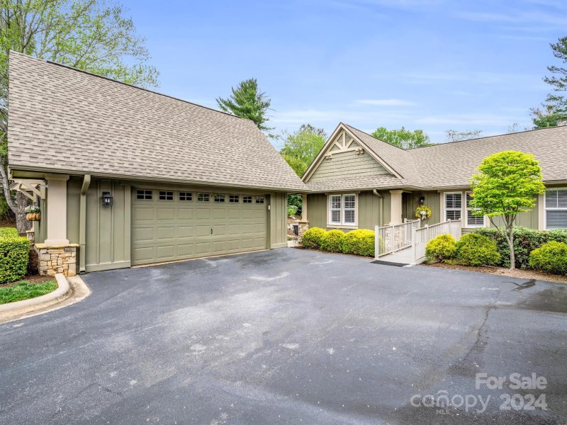 Property image 4 at 500 Fox Den Court, Hendersonville, NC 28792