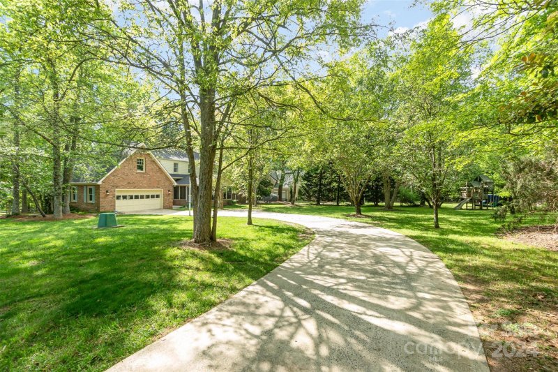 Property image 2 at 8503 Foxbridge Drive, Matthews, NC 28104