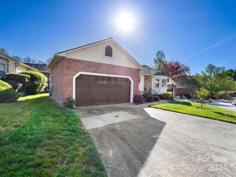 Property image 3 at 141 Exeter Court, Hendersonville, NC 28791