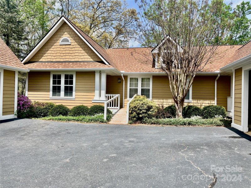 Property image 2 at 801 Woodlea Court, Asheville, NC 28806