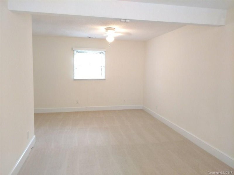 Property image 3 at 5535 Fairview Road, Charlotte, NC 28209