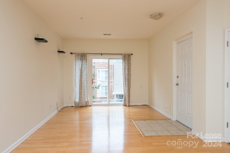 Property image 3 at 532 Donatello Avenue, Charlotte, NC 28205