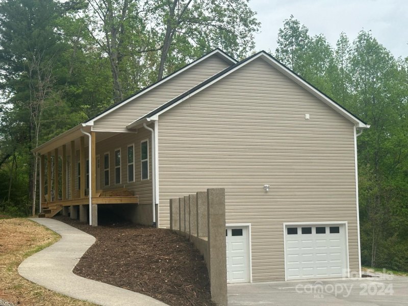 Property image 3 at 61 Whispering Pines Drive, Marion, NC 28752