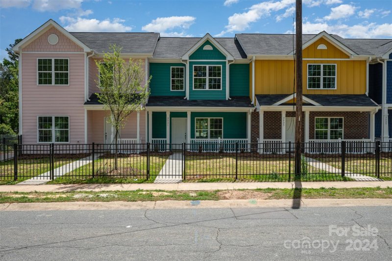 Property image 2 at 2017 Catherine Simmons Avenue, Charlotte, NC 28216