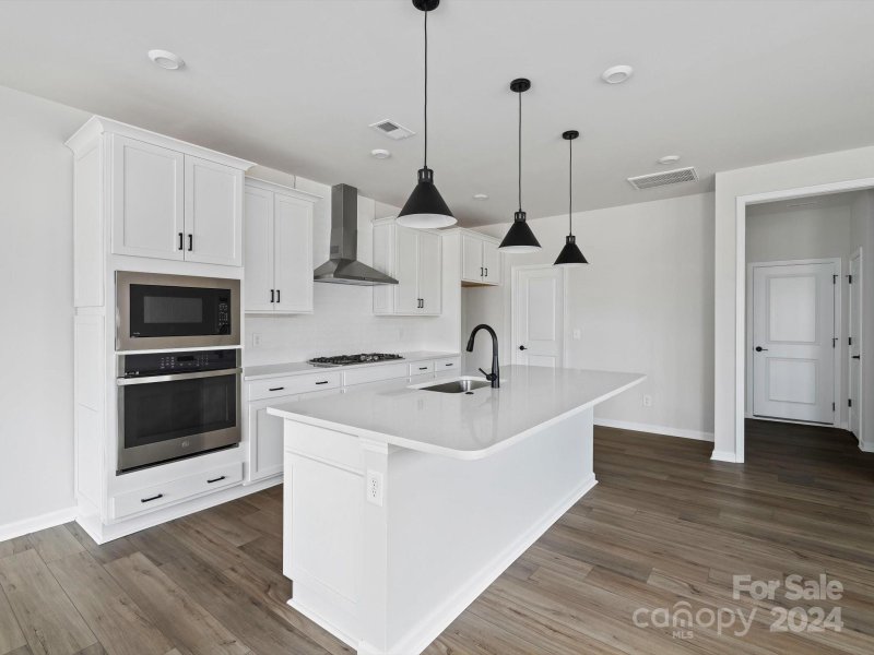 Property image 3 at 112 E Berkeley Avenue, Mooresville, NC 28117