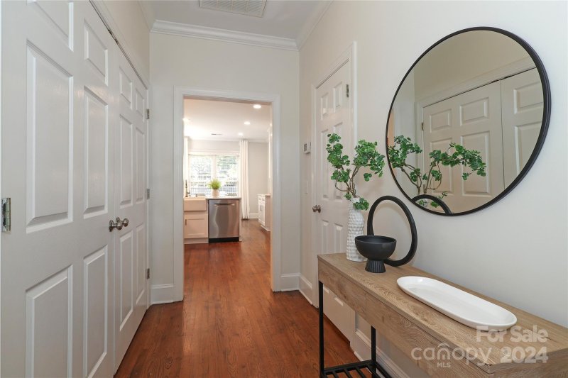 Property image 4 at 3529 Selwyn Farms Lane, Charlotte, NC 28209