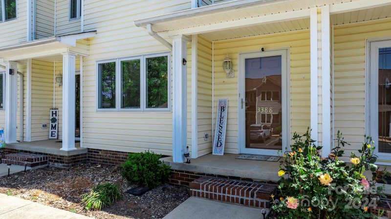 3388 White Oak Court