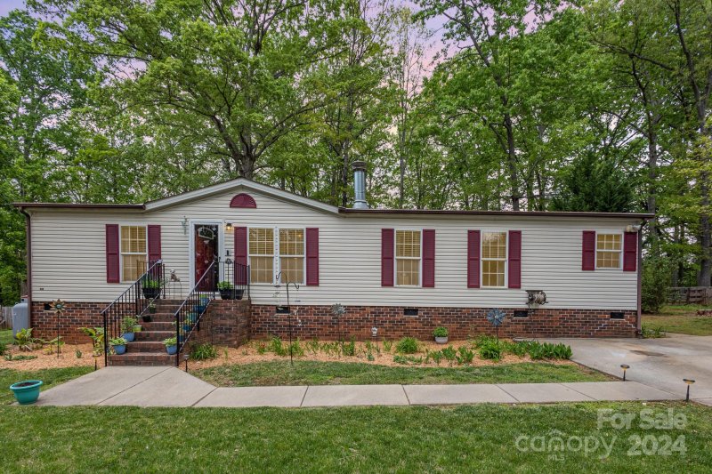 Property image 2 at 298 Sailwinds Road, Mooresville, NC 28115