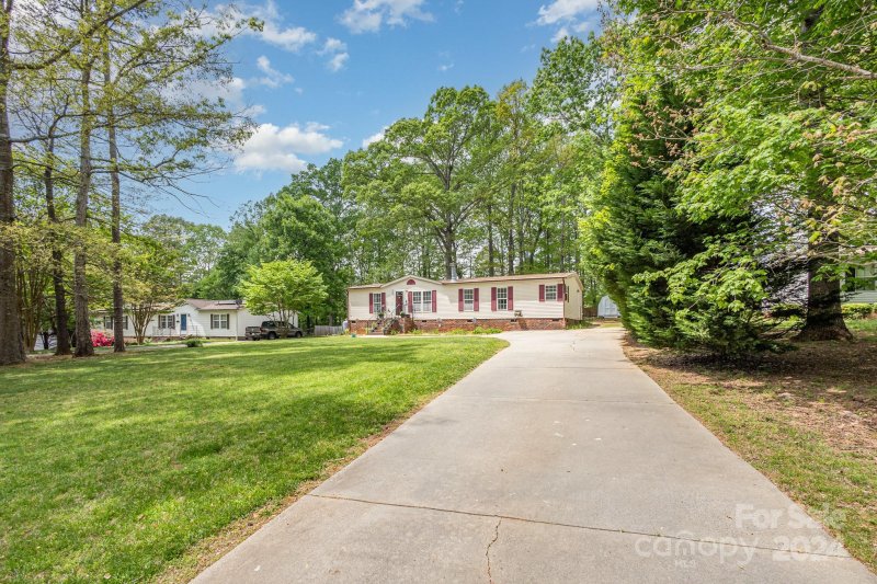 Property image 3 at 298 Sailwinds Road, Mooresville, NC 28115