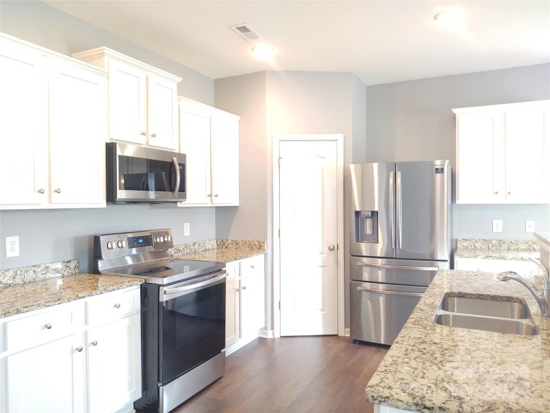 Property image 5 at 4041 Rosfield Drive, Charlotte, NC 28214