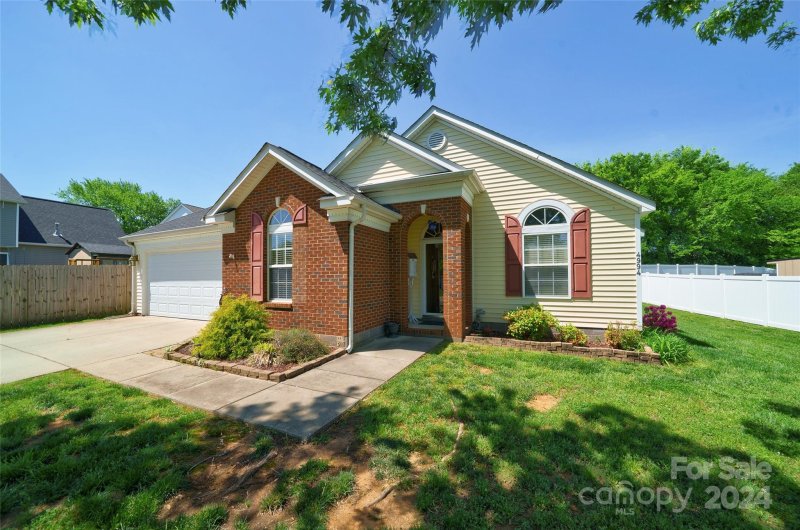 Property image 2 at 4994 Astonshire Lane, Concord, NC 28027