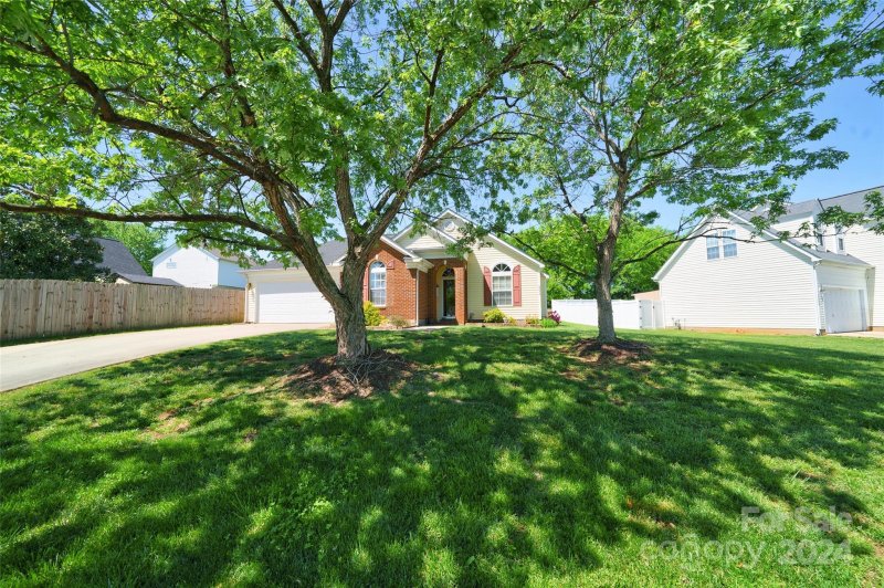 Property image 5 at 4994 Astonshire Lane, Concord, NC 28027