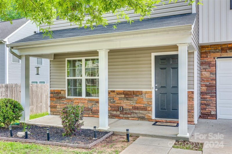 Property image 2 at 213 Ravenridge Court, Charlotte, NC 28216