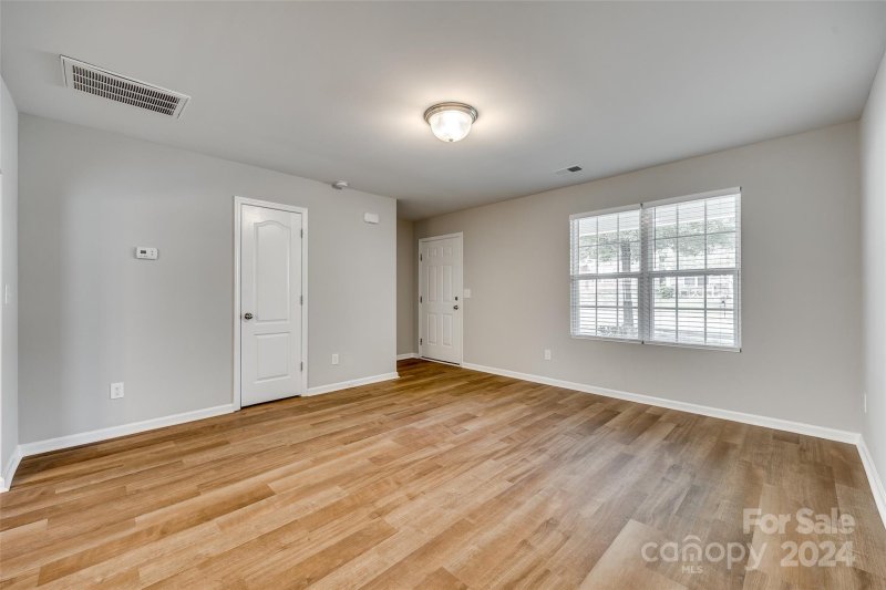 Property image 4 at 213 Ravenridge Court, Charlotte, NC 28216