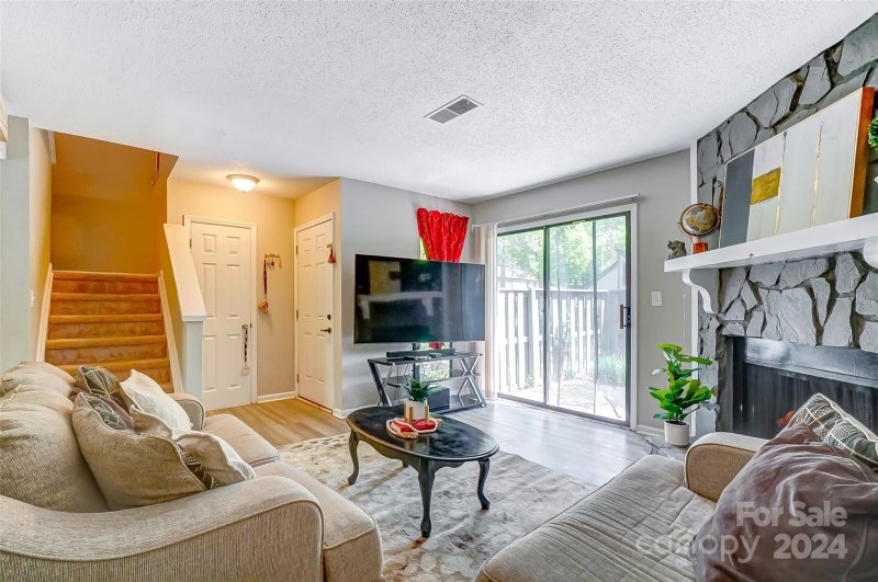 Property image 3 at 6121 Bent Tree Court, Charlotte, NC 28212