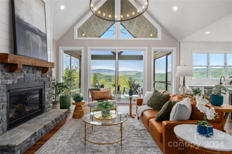 Property image 4 at 636 Crystal Heights Drive, Hendersonville, NC 28739