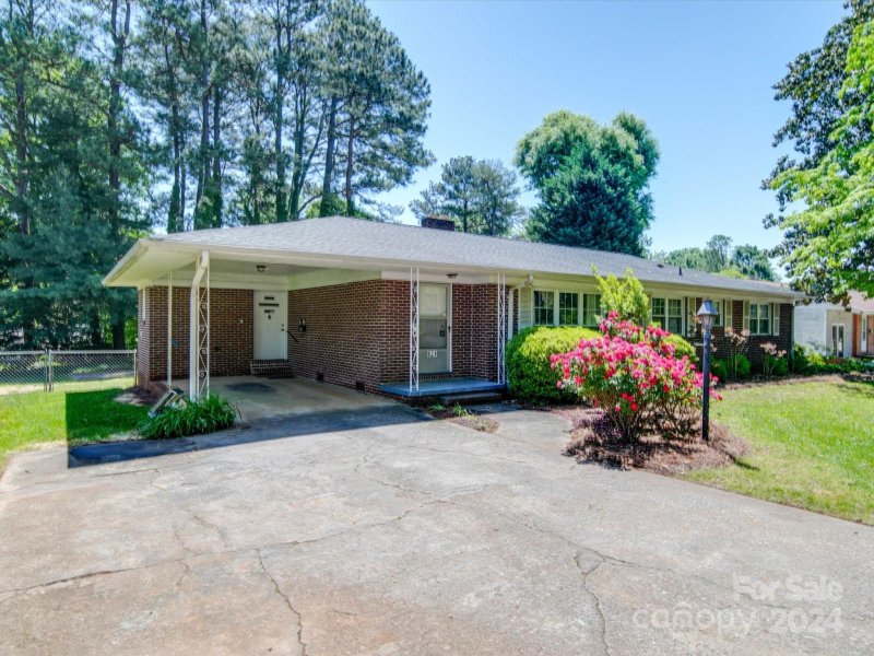 Property image 2 at 624 Armstrong Park Road, Gastonia, NC 28054
