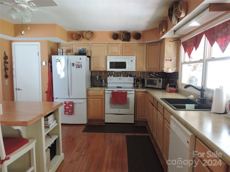 Property image 2 at 329 Riddle Cove Road, Maggie Valley, NC 28751