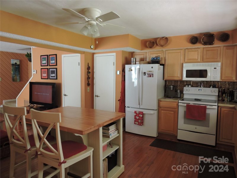 Property image 3 at 329 Riddle Cove Road, Maggie Valley, NC 28751
