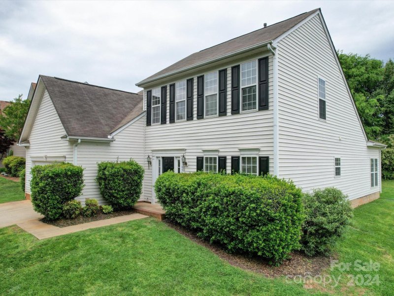 Property image 2 at 10933 Harringham Lane, Charlotte, NC 28269