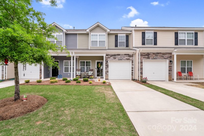 12221 Whiteside Drive