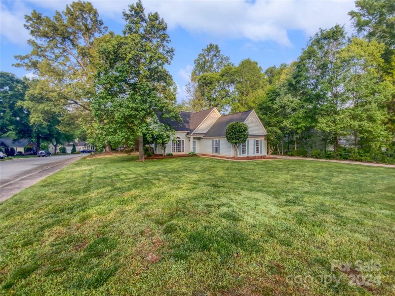 Property image 2 at 103 Summerbrook Lane, Mooresville, NC 28117