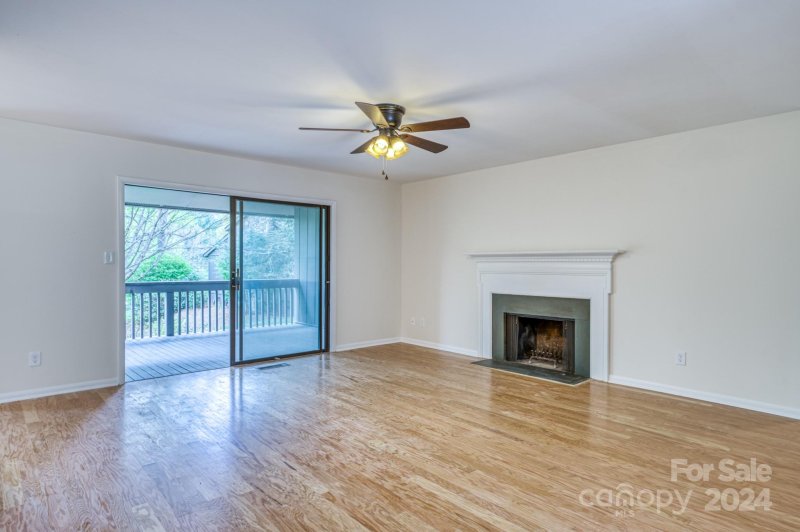 Property image 3 at 206 Crowfields Drive, Asheville, NC 28803