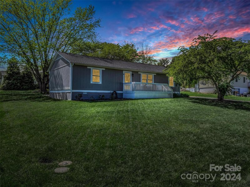 Property image 2 at 54 Silverleaf Drive, Hendersonville, NC 28739